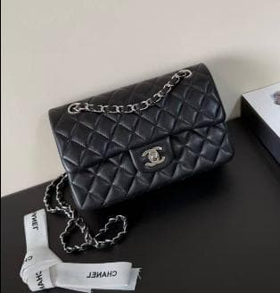CHANEL ブラック キルティングショルダーバッグ - メルカリ